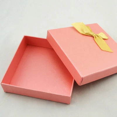 Notas de procesamiento para caja de regalo rosa con tapa
